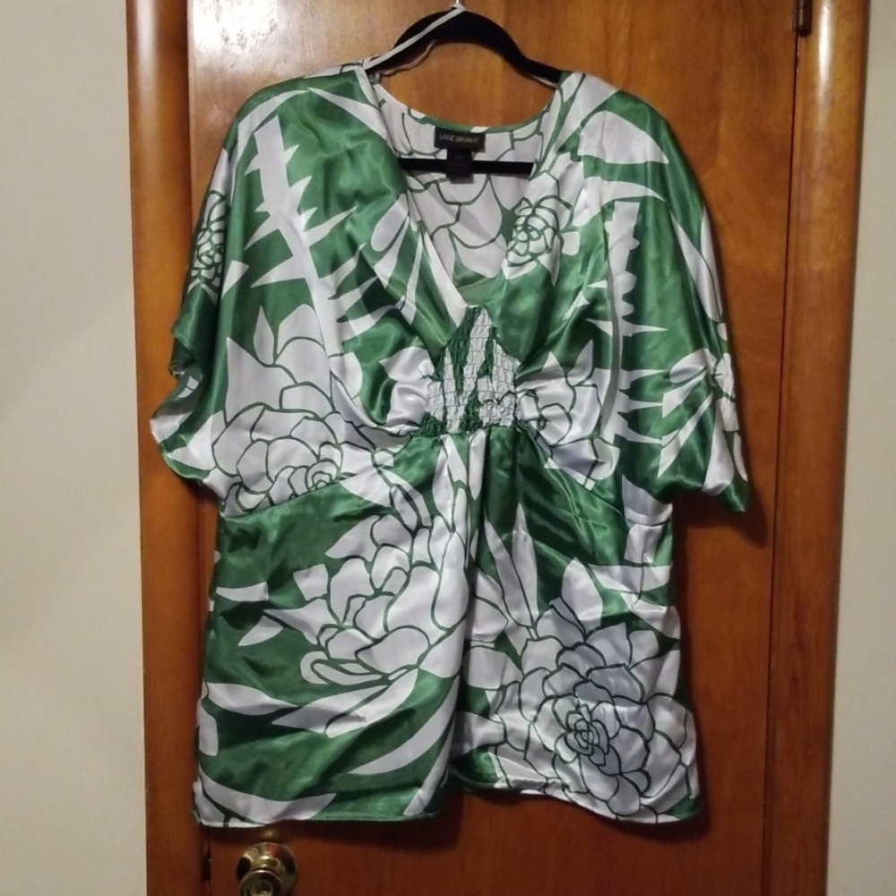 Lane Bryant silky green patterned blouse 18-20